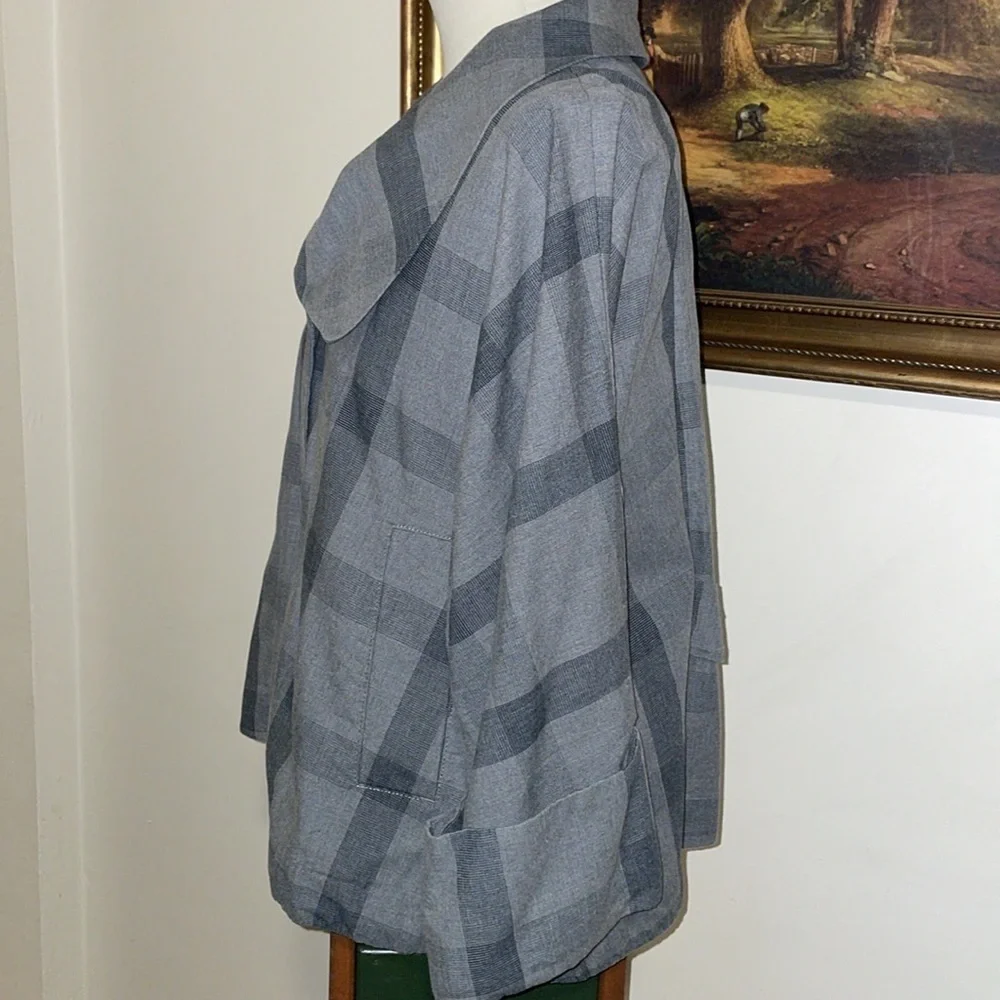 a.n.a A New‎ Approach button down 3/4 sleeve jacket.  Size XL.  100% Cotton